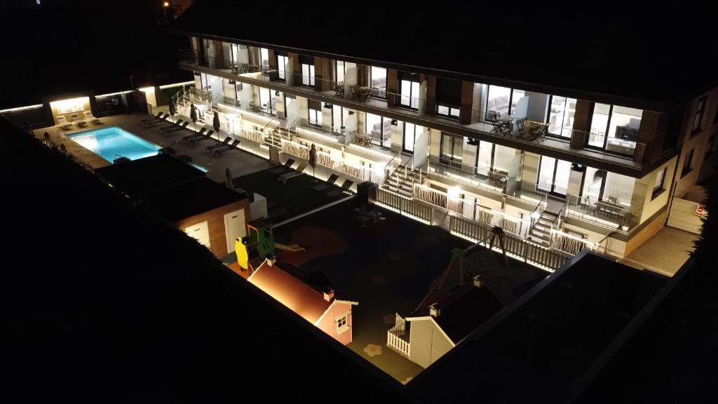 Bazén v ubytování Viviendas Vacacionales ENTREPLAYAS Foz nebo v jeho okolí