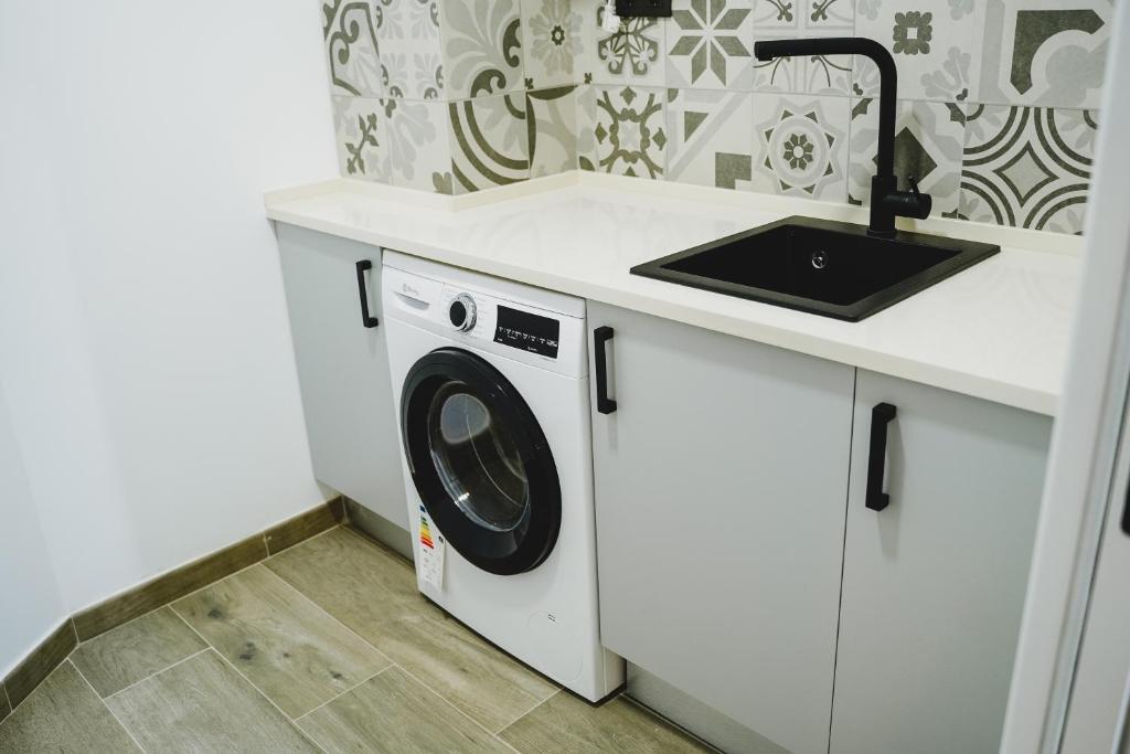 A kitchen or kitchenette at Apartamentos Turia Teruel