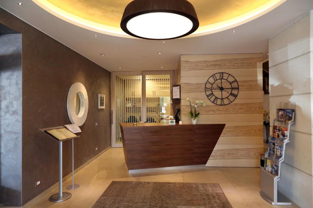 a lobby with a reception desk in a building at Hotel Garden in Peschiera del Garda