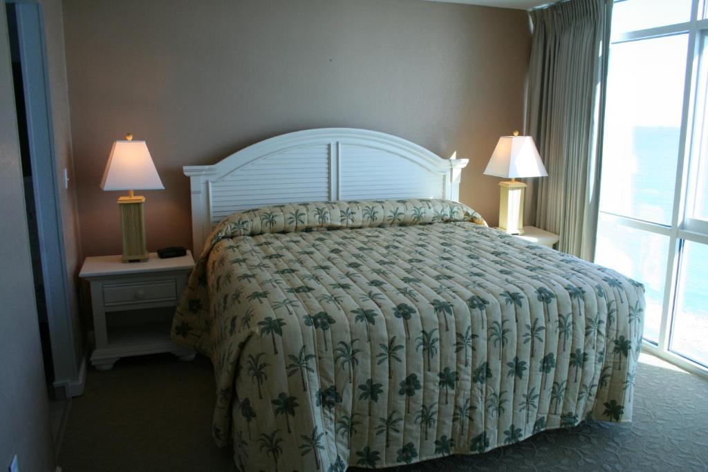 Ein Bett oder Betten in einem Zimmer der Unterkunft Club Regency at Regency Towers