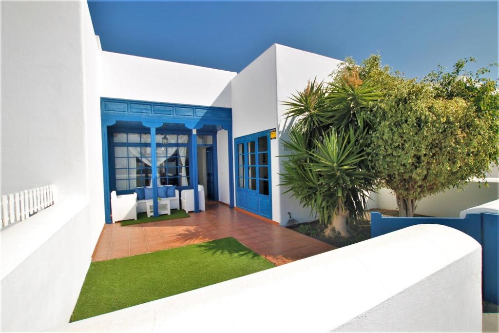 A garden outside Casa El Rincon Azul
