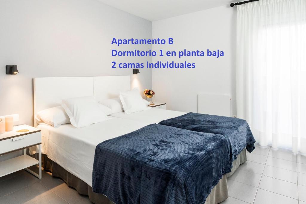 A bed or beds in a room at Sitges Rustic Apartments