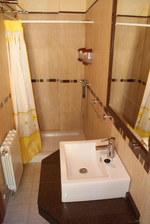 CASA RURAL DULCE NOMBRE, Nava de San Pedro – Updated 2022 Prices