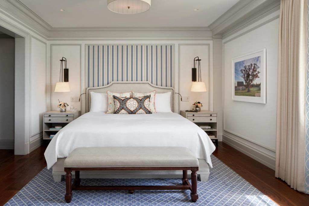 Keswick Hall - Deluxe King Room