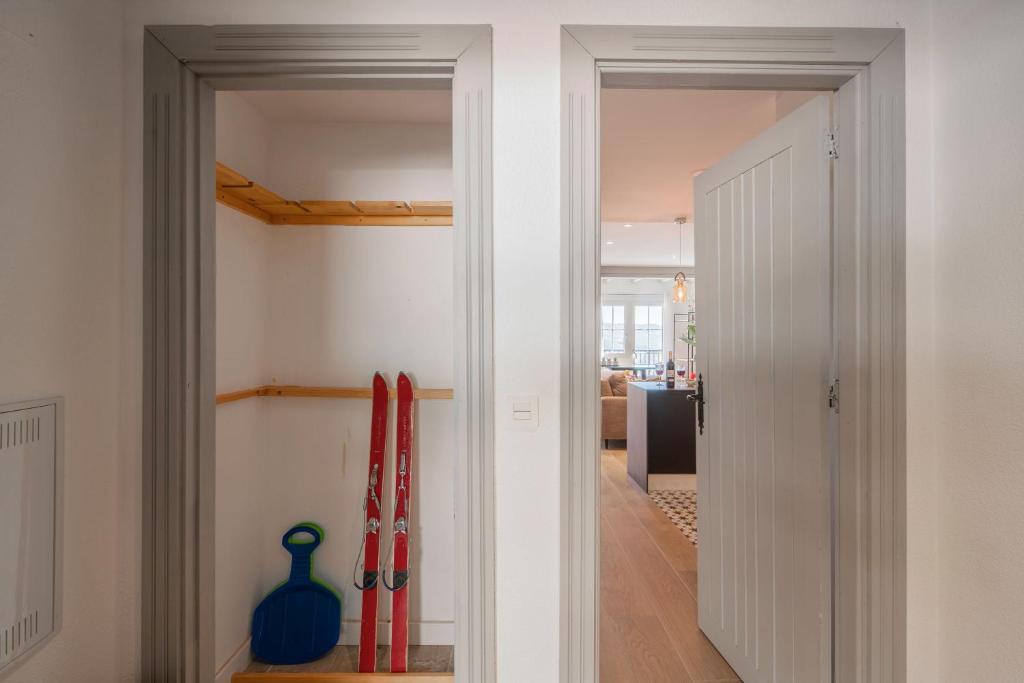 Fotografie z fotogalerie ubytování Beautifully Renovated 4 Bedroom Apt + Kid's Room v destinaci Sierra Nevada