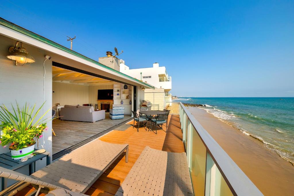 Ảnh trong thư viện ảnh của 3BR Beachfront Bungalow ở Malibu