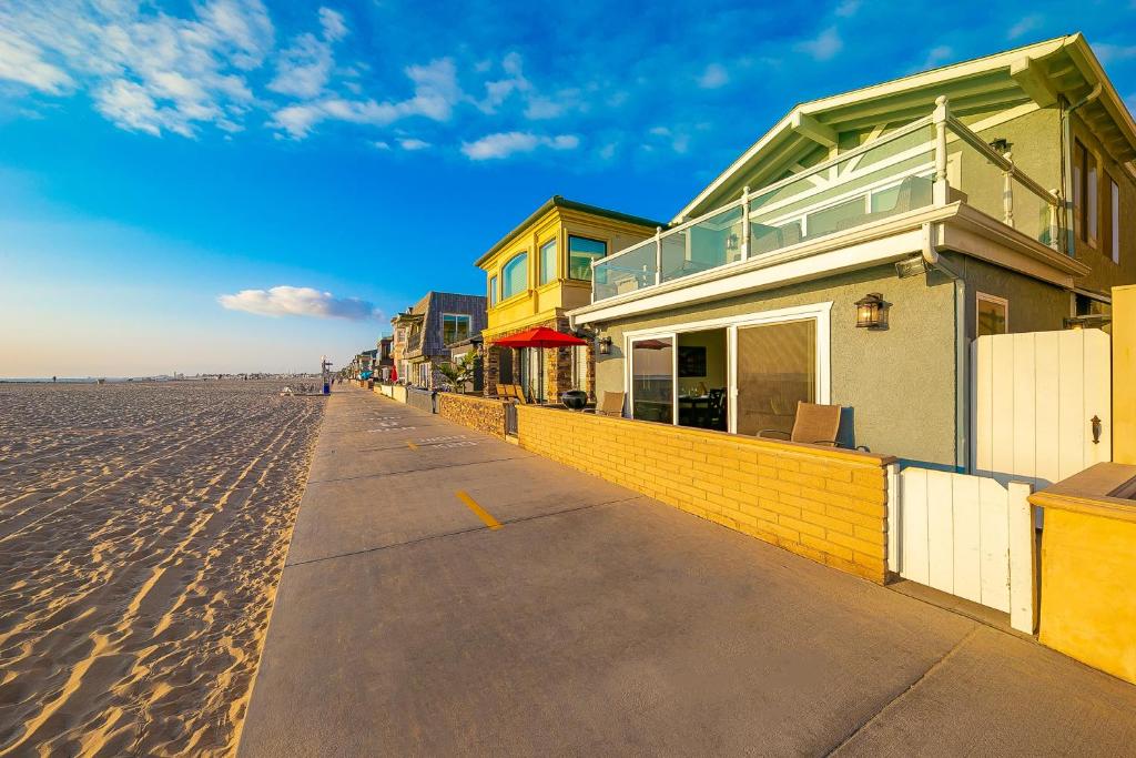 Wonderful Beachfront Beach house, Newport Beach (updated prices 2024)