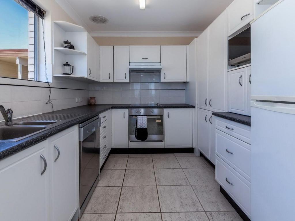 Kuchyň nebo kuchyňský kout v ubytování Laman Lodge Unit 5 15 Laman Street