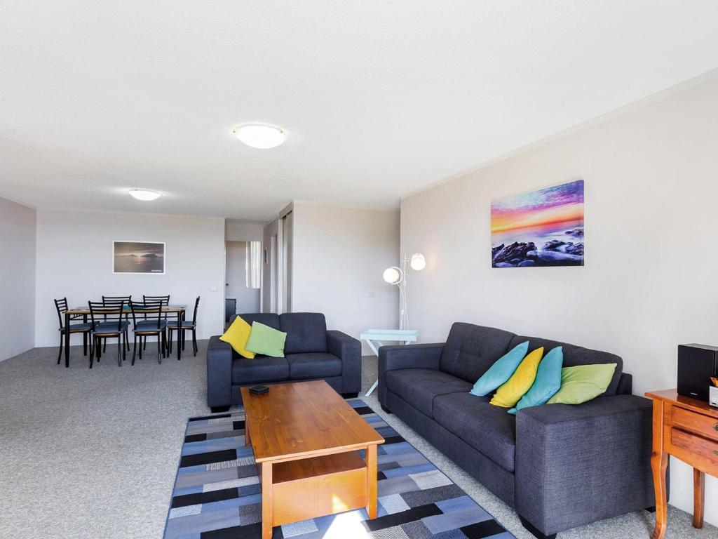 Posezení v ubytování Portside Unit 8 1 Donald Street