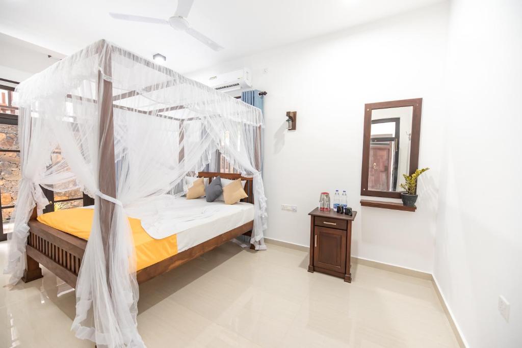 Postel nebo postele na pokoji v ubytování Hotel Calm Haven Unawatuna