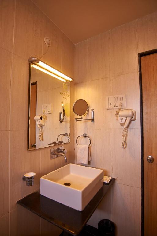Koupelna v ubytování Hotel G-Square - Shirdi