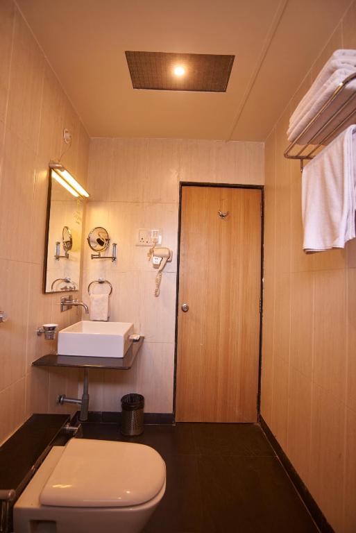 Koupelna v ubytování Hotel G-Square - Shirdi