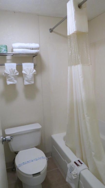 Budget Host Airport Inn - King Room - Non-Smoking
