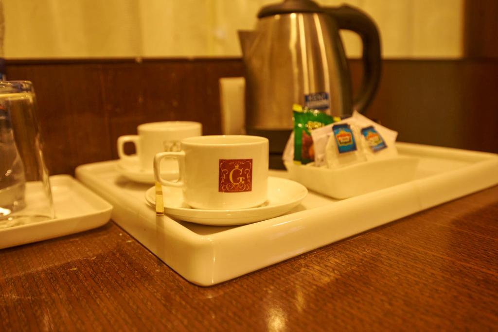 Příslušenství pro přípravu čaje a kávy v ubytování Hotel G-Square - Shirdi