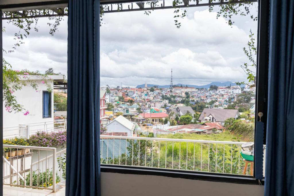 Nespecifikovaný výhled na destinaci Dalat nebo výhled na město při pohledu z hotelu