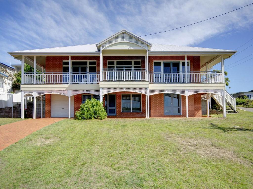 Surf Break 10 Tuna Cresent Whole house, Fingal Bay (updated prices 2024)