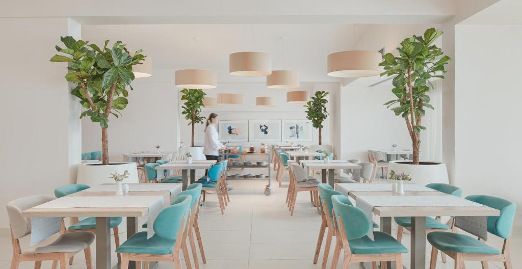 Reštaurácia alebo iné gastronomické zariadenie v ubytovaní Bluesun Mala Berulia