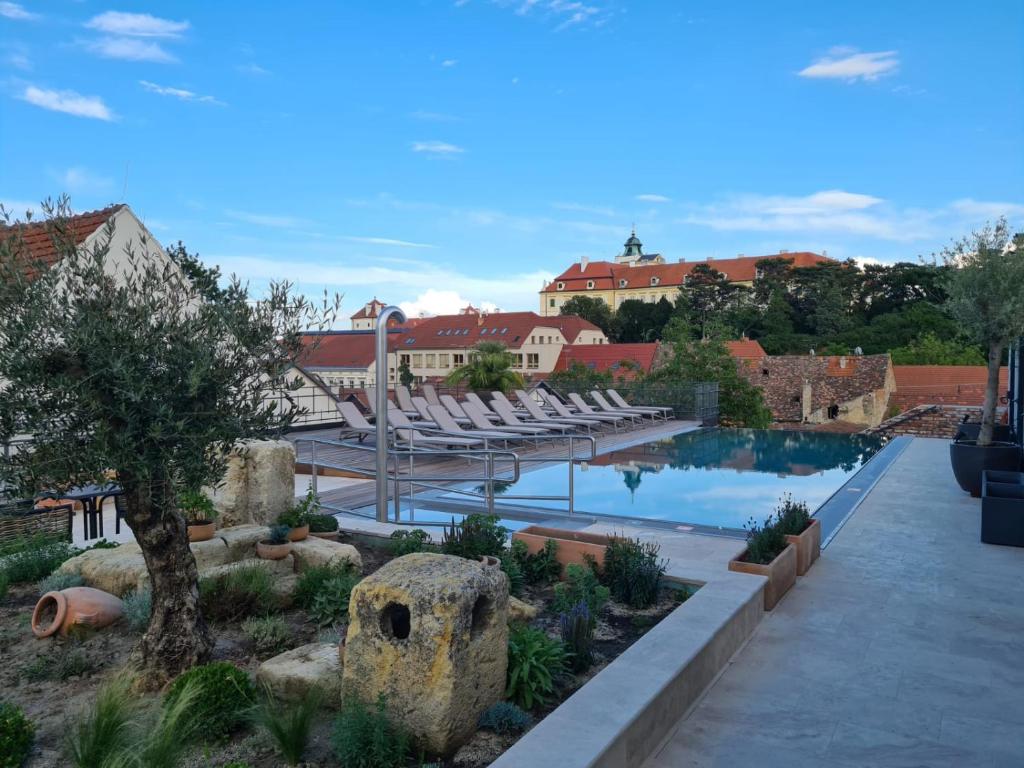 Bazén v ubytování Resort Valtberg Valtice nebo v jeho okolí