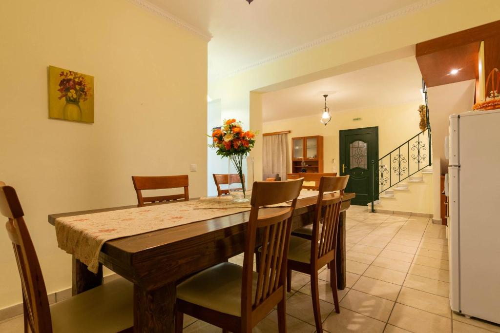 Kuchyňa alebo kuchynka v ubytovaní Lenna's Villas Zante