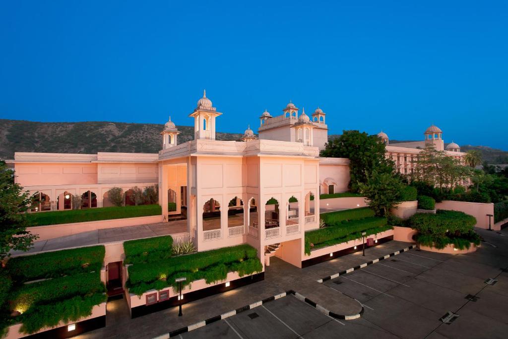 Trident Jaipur - 带有双床的豪华湖景室