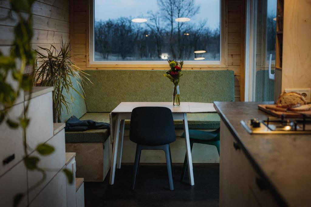 Posezení v ubytování POP Tiny House Nagymaros