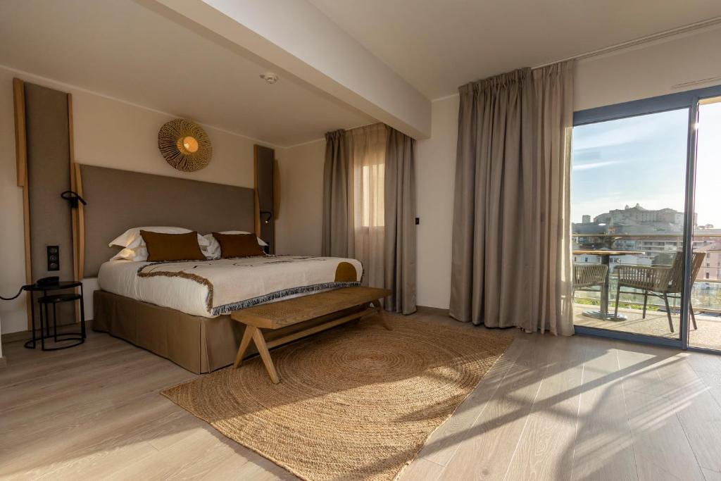 Postel nebo postele na pokoji v ubytování Hotel L'Acquale