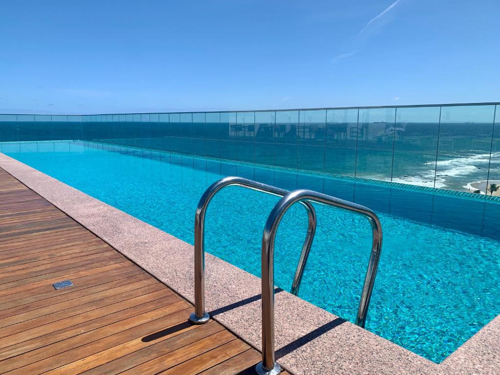 a swimming pool on the side of a building at Lar Expresso 2222 in Salvador