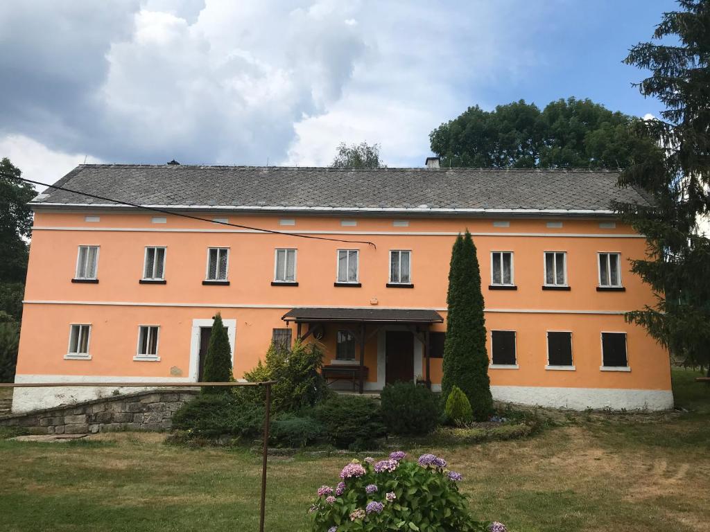 Budova, kde se penzion – hostinec nachází