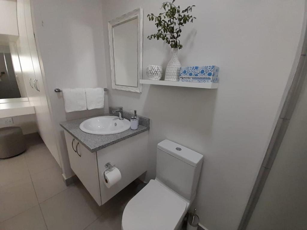Koupelna v ubytování Kent Manor Guest Suites