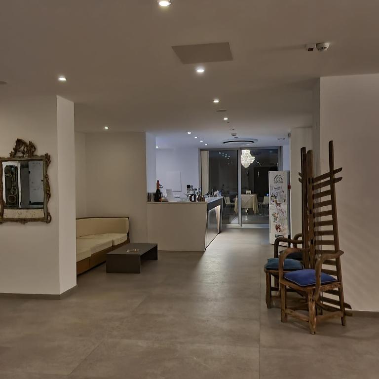 TV a/nebo společenská místnost v ubytování HOTEL VENICE BEACH HVB 34 Lifestyle 4 Superior