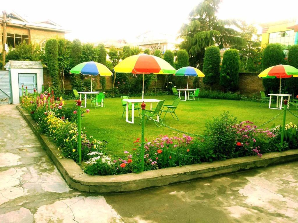 Zahrada ubytování Ikraam Inn Bed & Breakfast