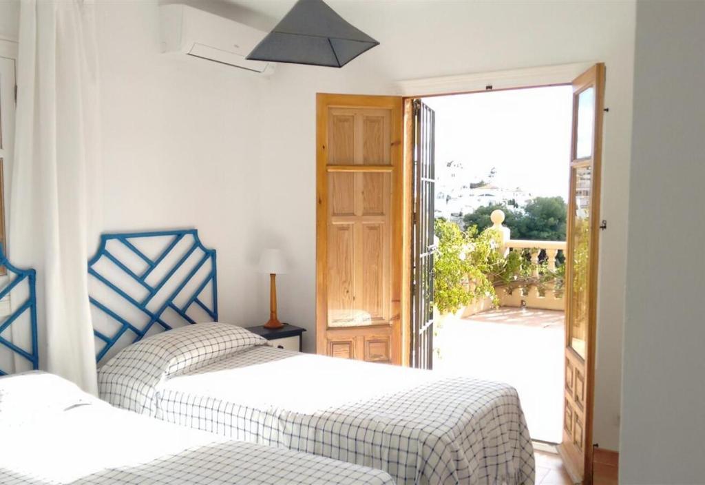 Zdjęcie z galerii obiektu Unique villa with magnificent views w mieście Nerja