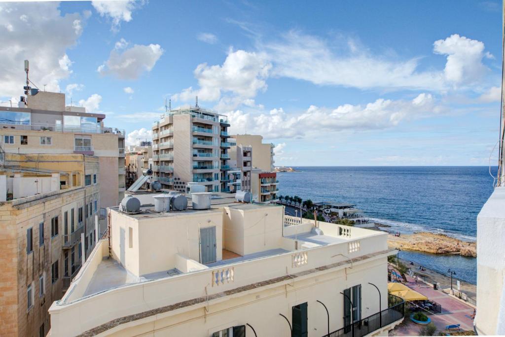 Fleur Court - Sliema 4 Bedroom Side Seaviews Apartments and Penthouse By ShortLetsMalta - Penthouse Apartment