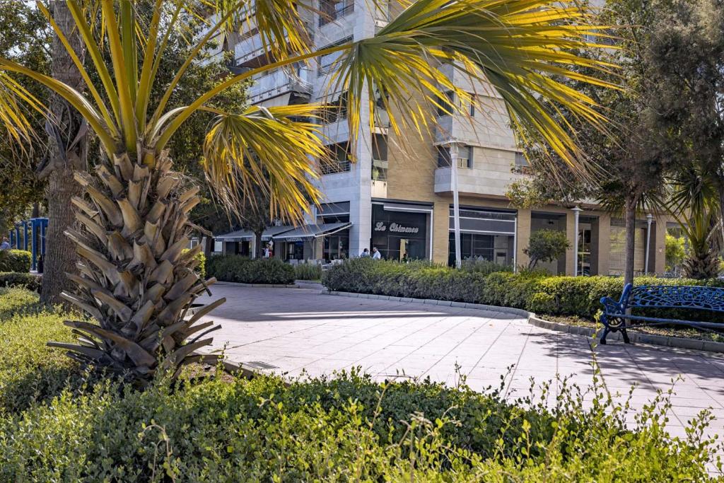 Vonkajšia záhrada v ubytovaní Pacifico Beach Apartment in Malaga by Solaga Holiday Homes