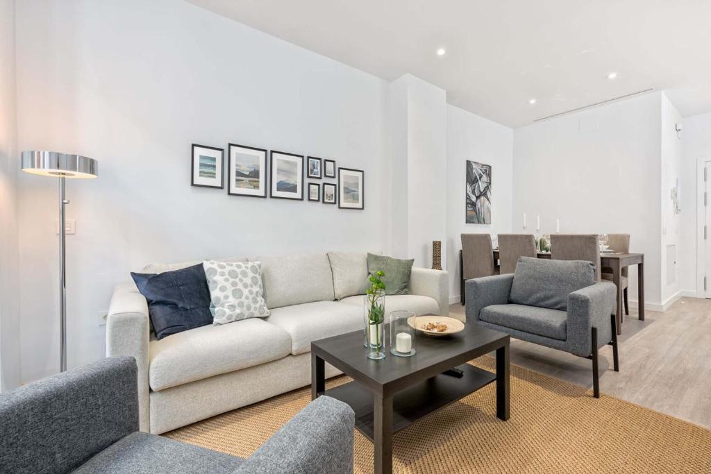 Posedenie v ubytovaní Merced Suites in Malaga by Solaga Holiday Homes