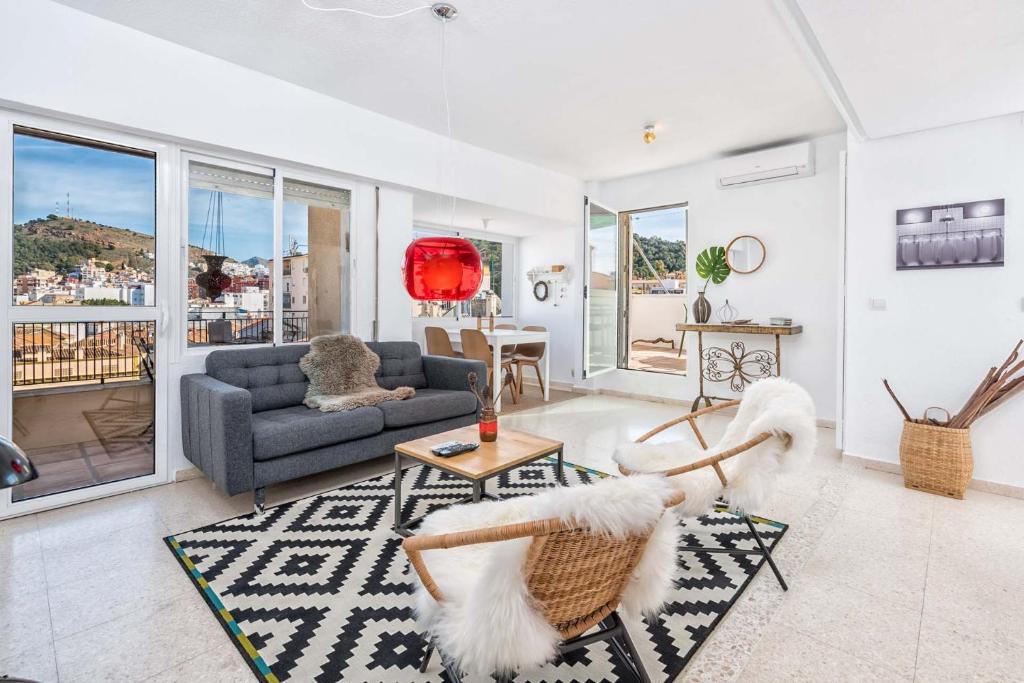 Posezení v ubytování San Juan Penthouse in Malaga by Solaga Holiday Homes