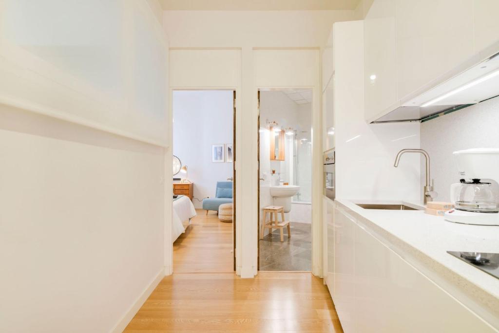 Kuchnia lub aneks kuchenny w obiekcie Larios Suites in Malaga by Solaga Holiday Homes