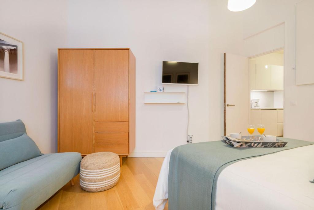 Łóżko lub łóżka w pokoju w obiekcie Larios Suites in Malaga by Solaga Holiday Homes