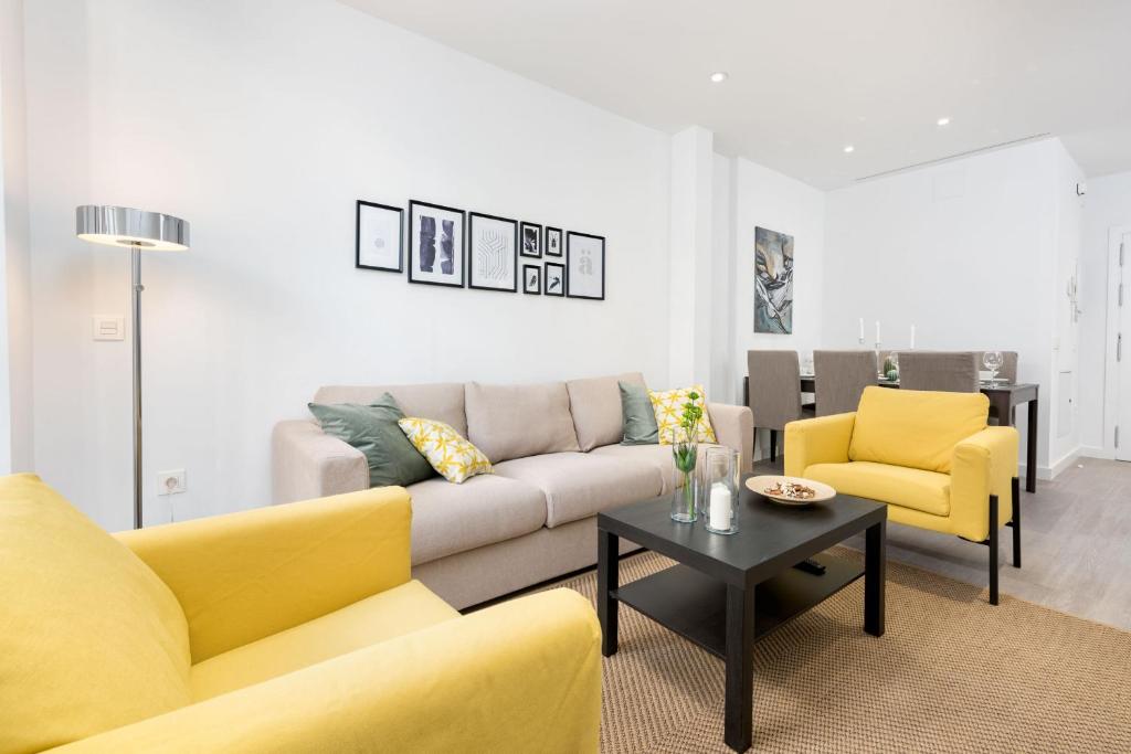 Posedenie v ubytovaní Merced Suites in Malaga by Solaga Holiday Homes