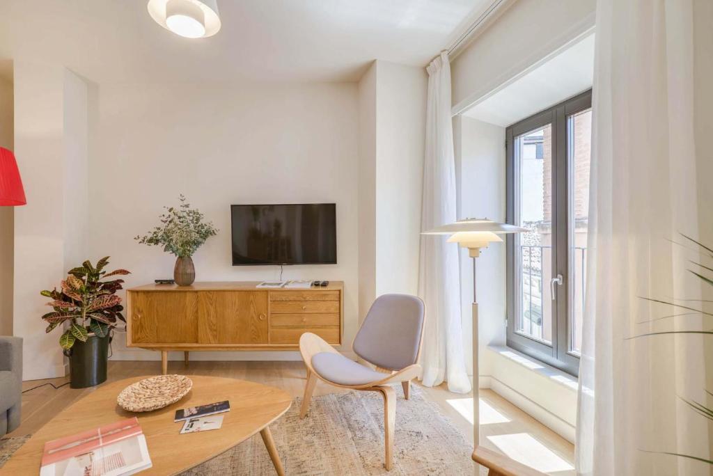Telewizja i/lub zestaw kina domowego w obiekcie Larios Suites in Malaga by Solaga Holiday Homes