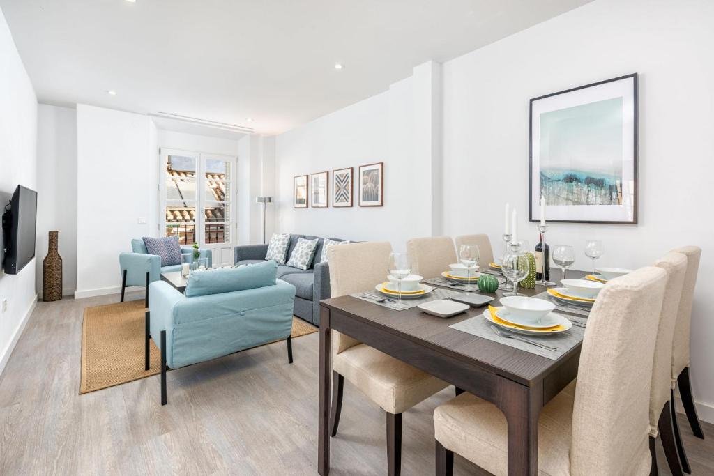 Posedenie v ubytovaní Merced Suites in Malaga by Solaga Holiday Homes