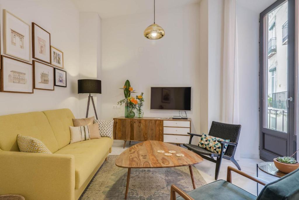 Telewizja i/lub zestaw kina domowego w obiekcie Larios Suites in Malaga by Solaga Holiday Homes