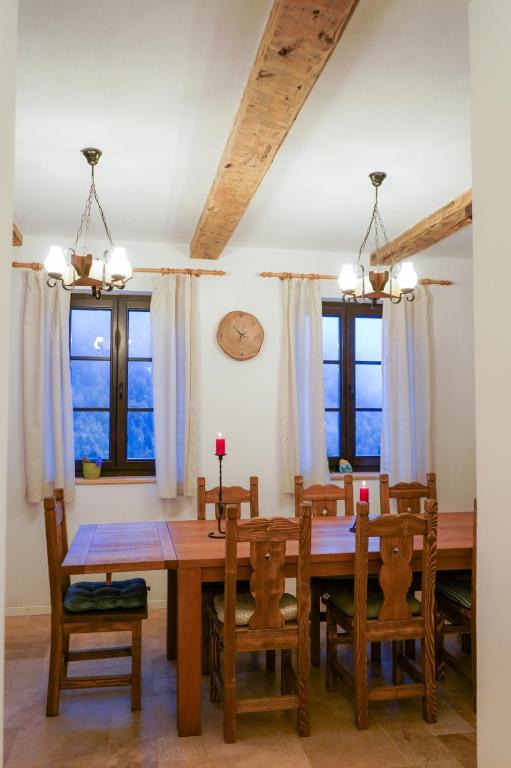 Fotografie z fotogalerie ubytování Pensiunea Hodăița v destinaci Măgura