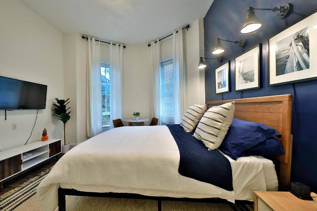 TV a/nebo společenská místnost v ubytování Good Hotels Boston