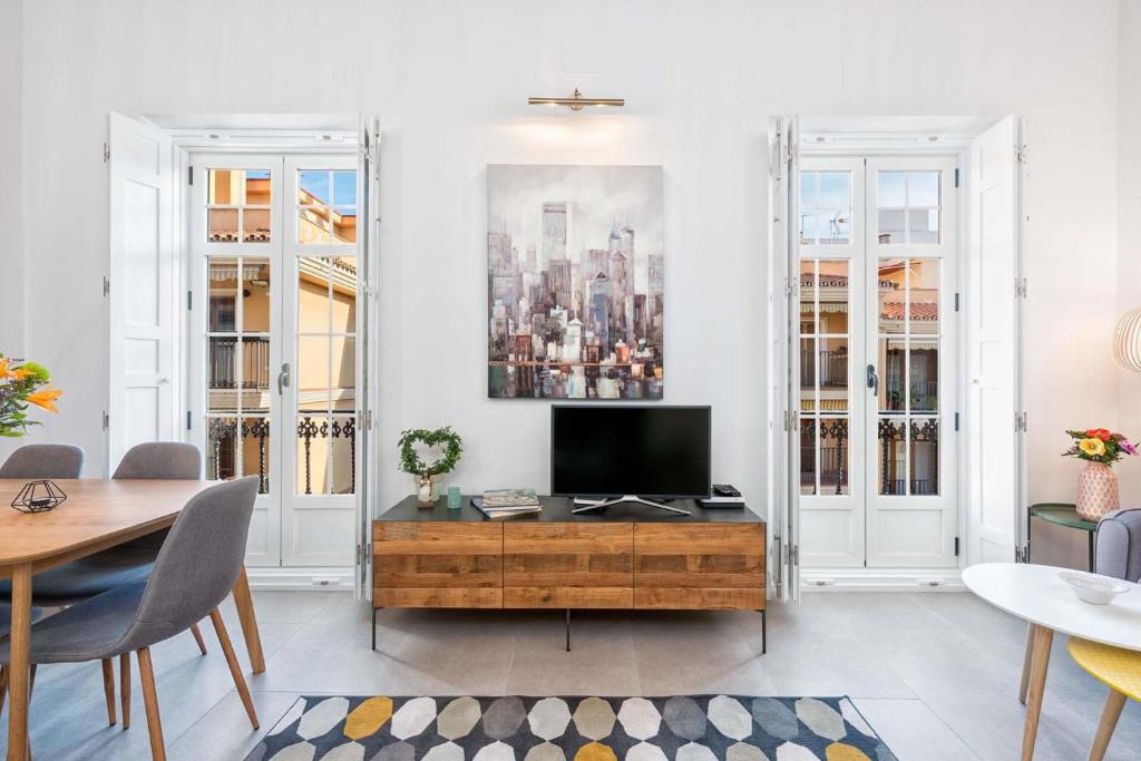 Telewizja i/lub zestaw kina domowego w obiekcie Casapalma Apartment in Malaga by Solaga Holiday Homes