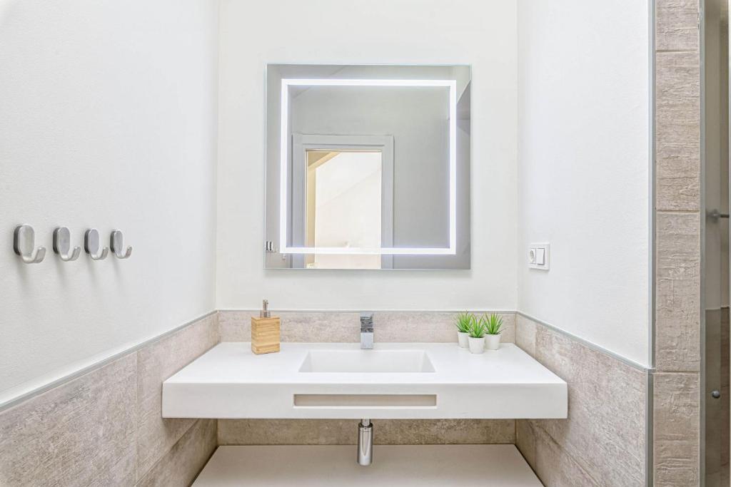 Łazienka w obiekcie Teatro Apartment in Malaga by Solaga Holiday Homes