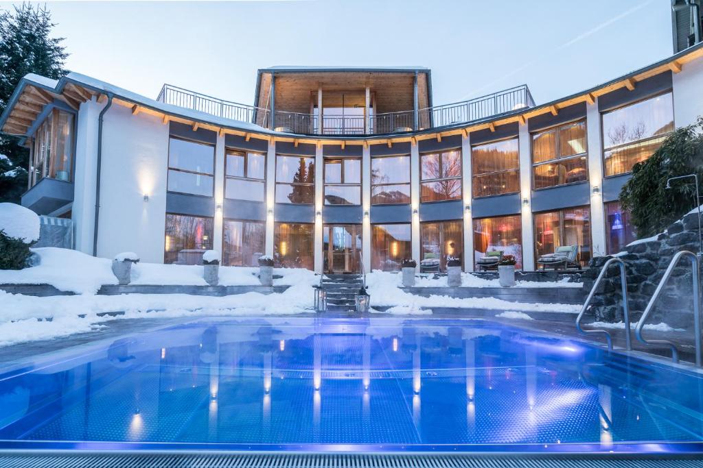 Bazén v ubytování Naturhotel Ortners Eschenhof nebo v jeho okolí