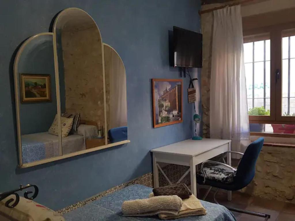 TV a/nebo společenská místnost v ubytování Habitación en Ocaña