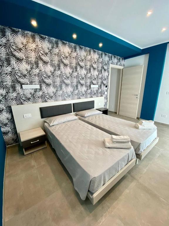 A bed or beds in a room at Floridida Rooms & Breakfast