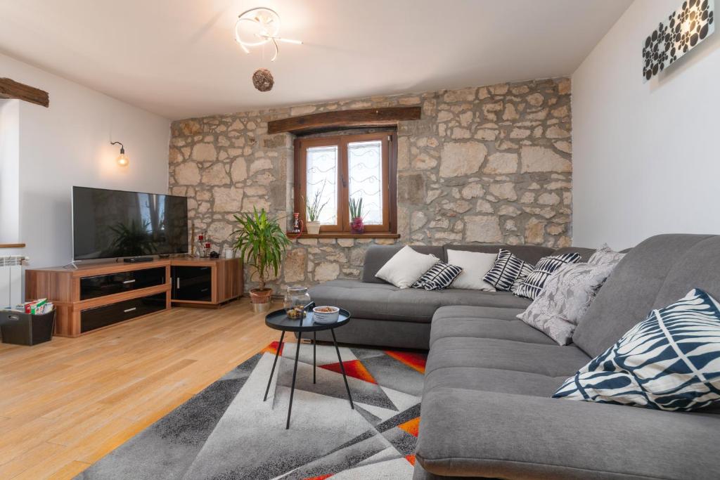 TV a/nebo společenská místnost v ubytování Luxury 3 Bedroom Apartment